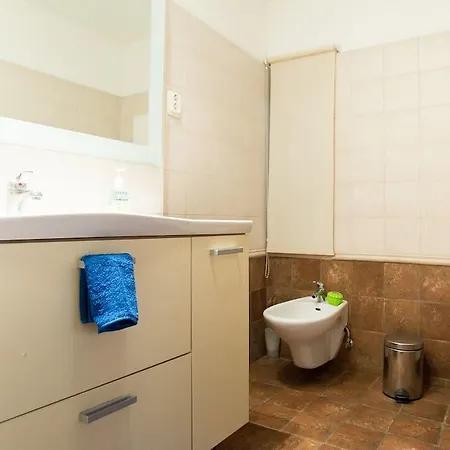 아파트 Central 2 Bedroom Near The Old Town *