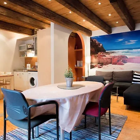 Central 2 Bedroom Near The Old Town 아파트 *